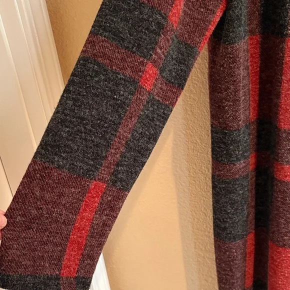 🧨 2/$15 -Chic Soul Plaid Open-Front Cardigan - Red and Black - Picture 4 of 7